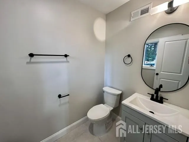 16 Charlotte Street Sayreville, NJ 08872