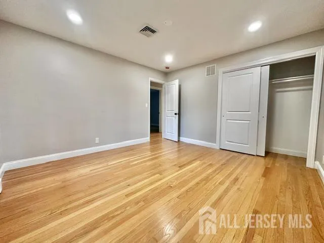 16 Charlotte Street Sayreville, NJ 08872