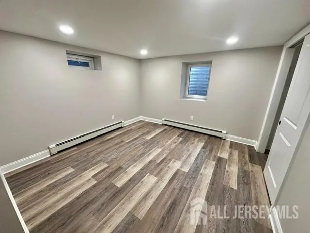 16 Charlotte Street Sayreville, NJ 08872
