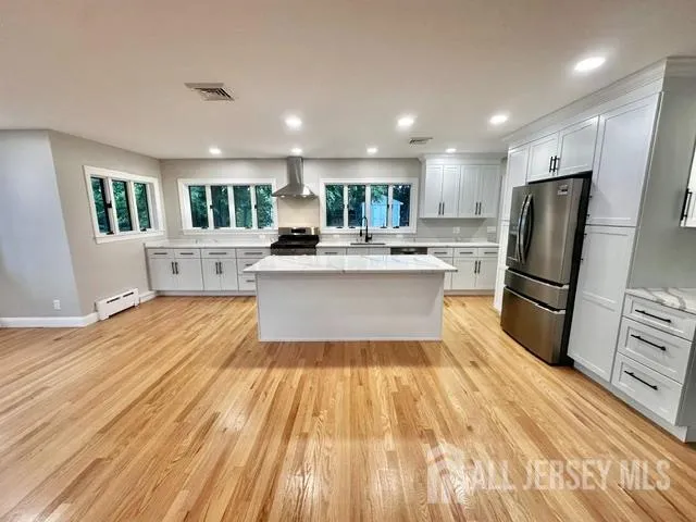 16 Charlotte Street Sayreville, NJ 08872