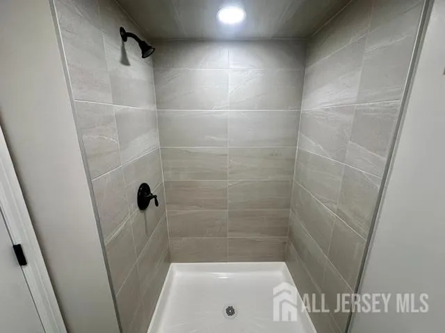 16 Charlotte Street Sayreville, NJ 08872