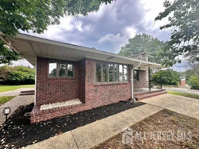 16 Charlotte Street Sayreville, NJ 08872
