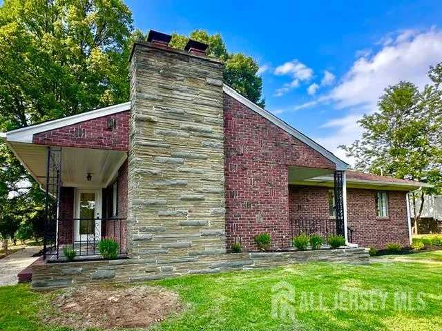 16 Charlotte Street Sayreville, NJ 08872