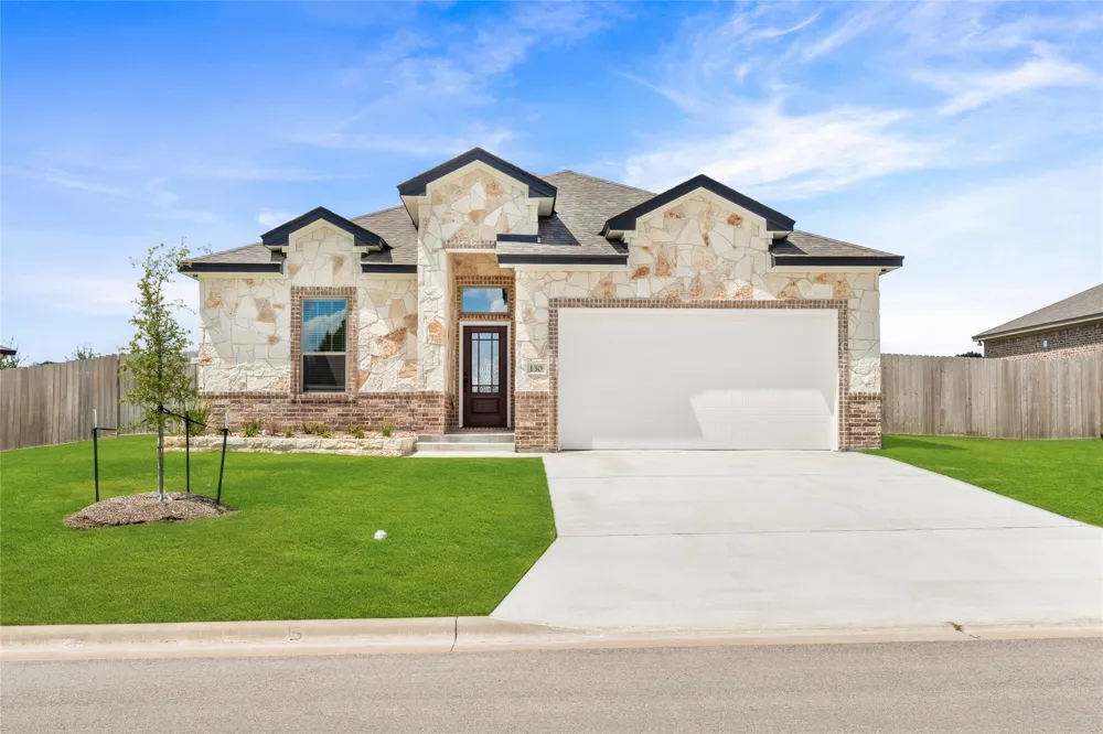 130 lasso Loop Lorena, TX 76655