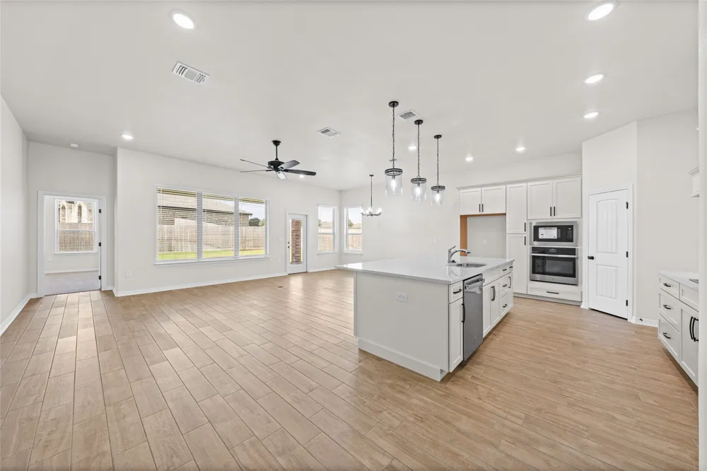 130 lasso Loop Lorena, TX 76655