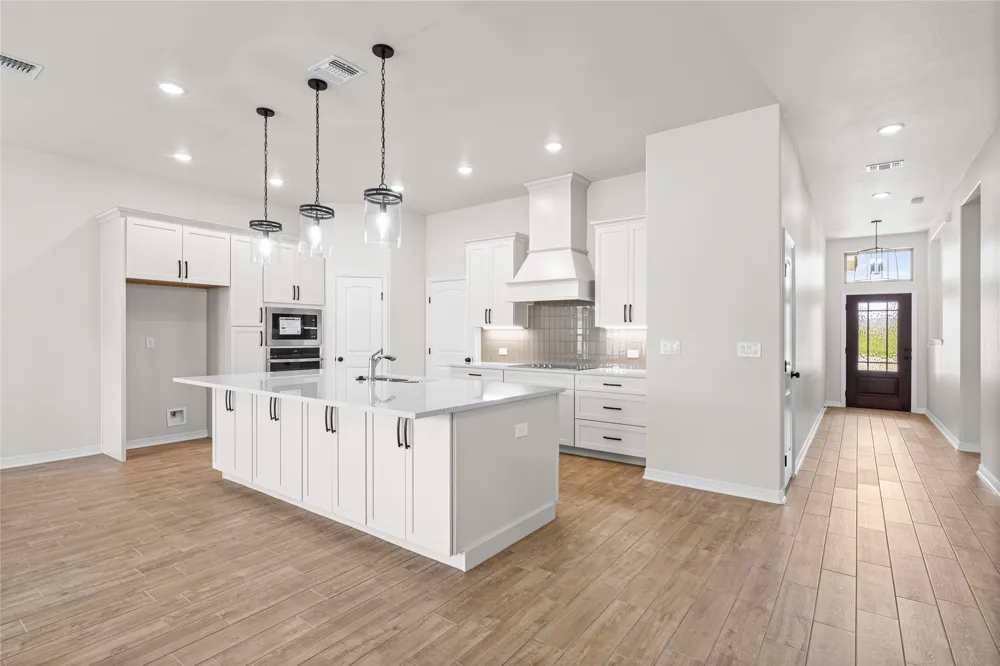 130 lasso Loop Lorena, TX 76655