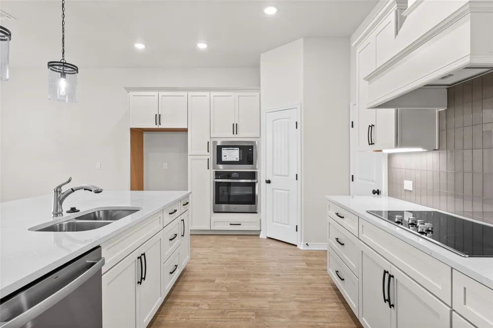 130 lasso Loop Lorena, TX 76655