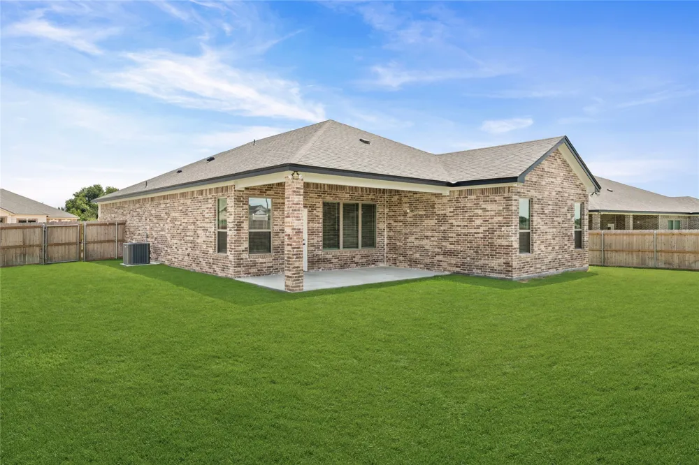 130 lasso Loop Lorena, TX 76655