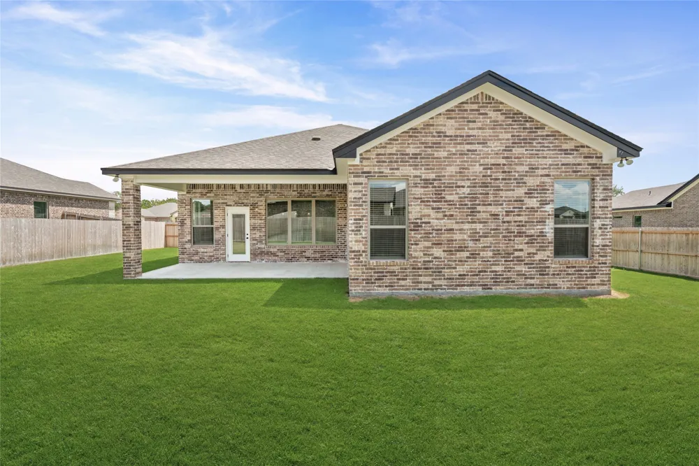 130 lasso Loop Lorena, TX 76655