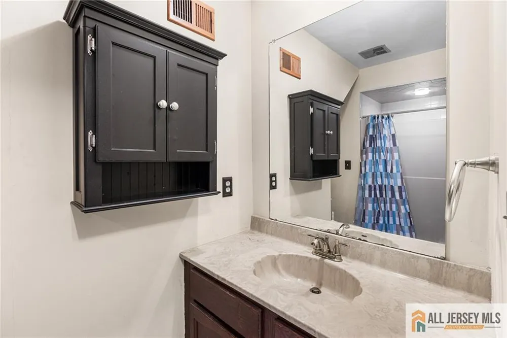 84 Diamond Lane Old Bridge, NJ 08857