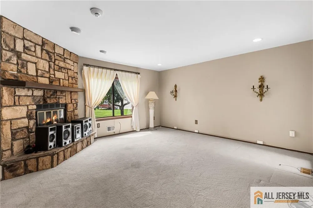 84 Diamond Lane Old Bridge, NJ 08857
