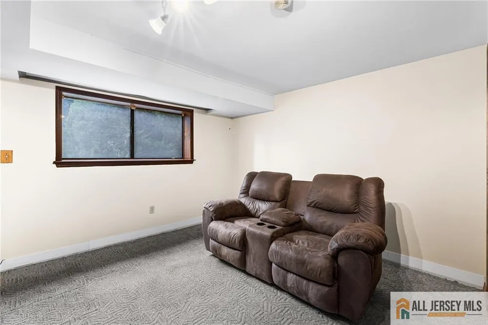 84 Diamond Lane Old Bridge, NJ 08857