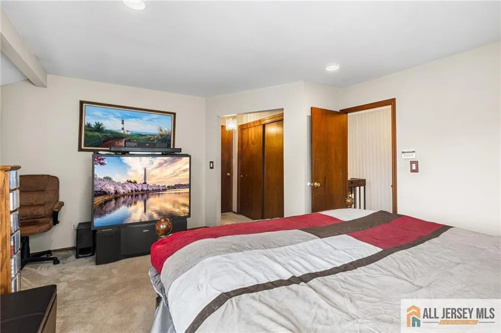 84 Diamond Lane Old Bridge, NJ 08857