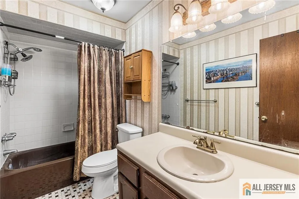 84 Diamond Lane Old Bridge, NJ 08857