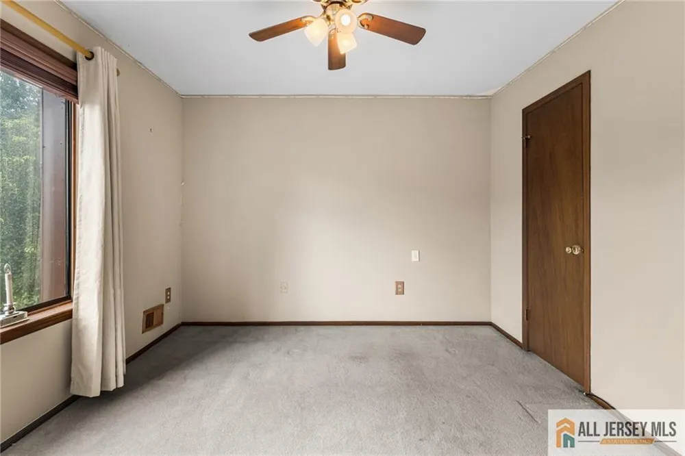 84 Diamond Lane Old Bridge, NJ 08857