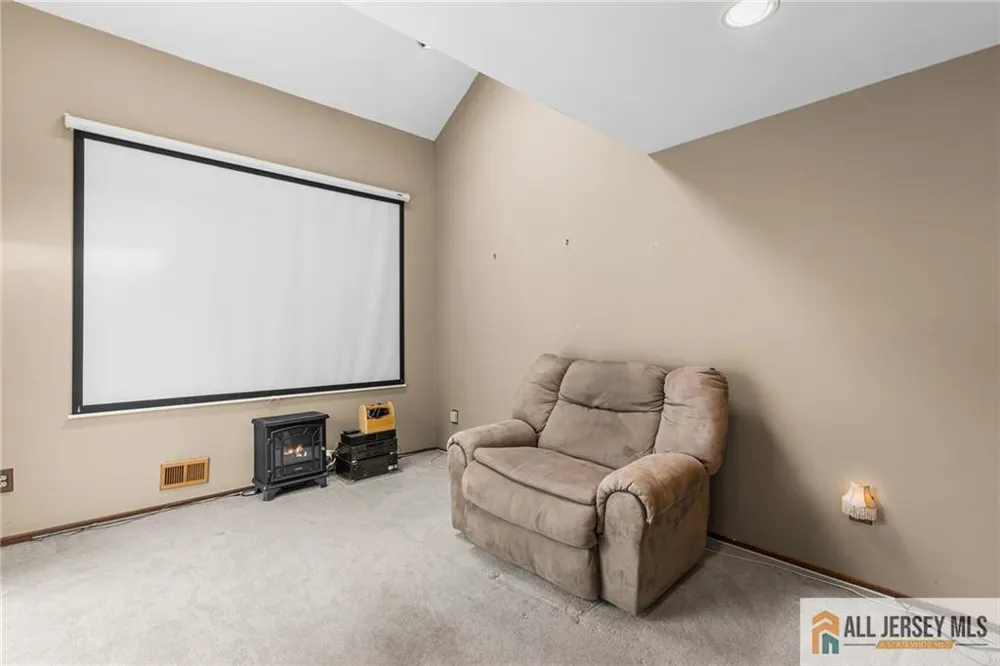 84 Diamond Lane Old Bridge, NJ 08857