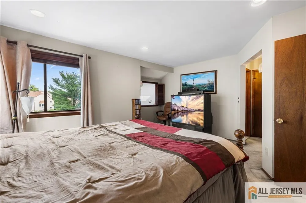 84 Diamond Lane Old Bridge, NJ 08857