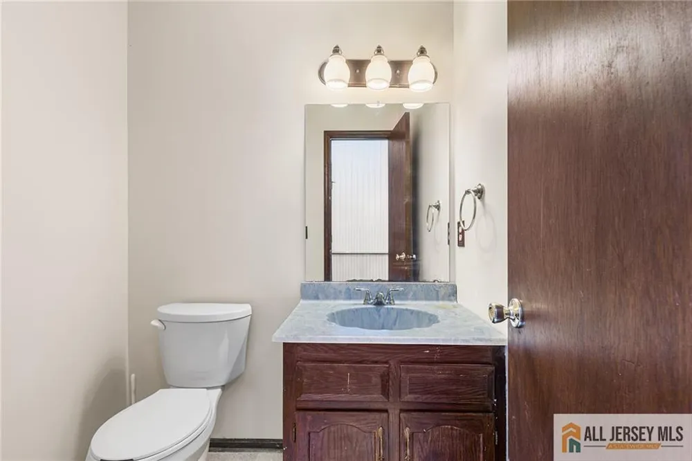 84 Diamond Lane Old Bridge, NJ 08857