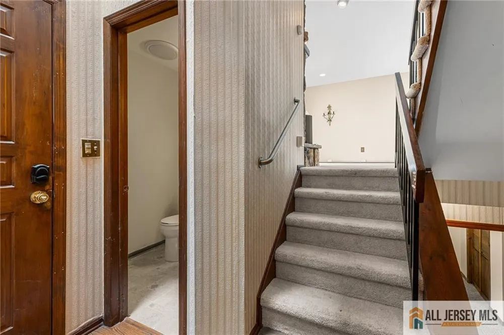 84 Diamond Lane Old Bridge, NJ 08857