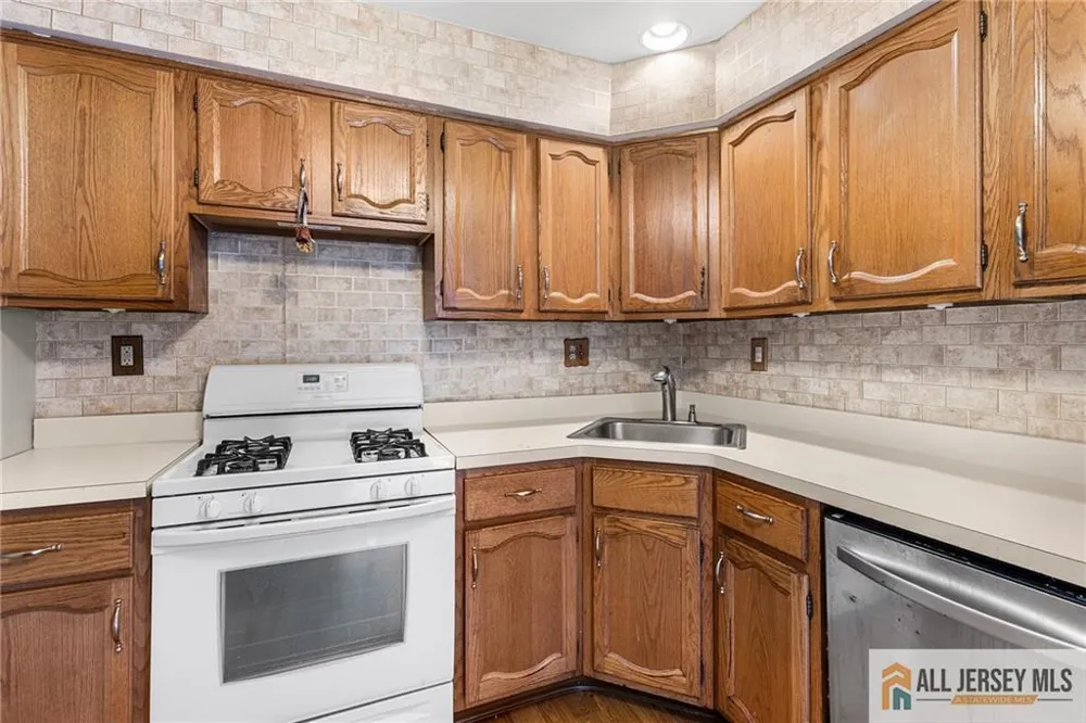 84 Diamond Lane Old Bridge, NJ 08857