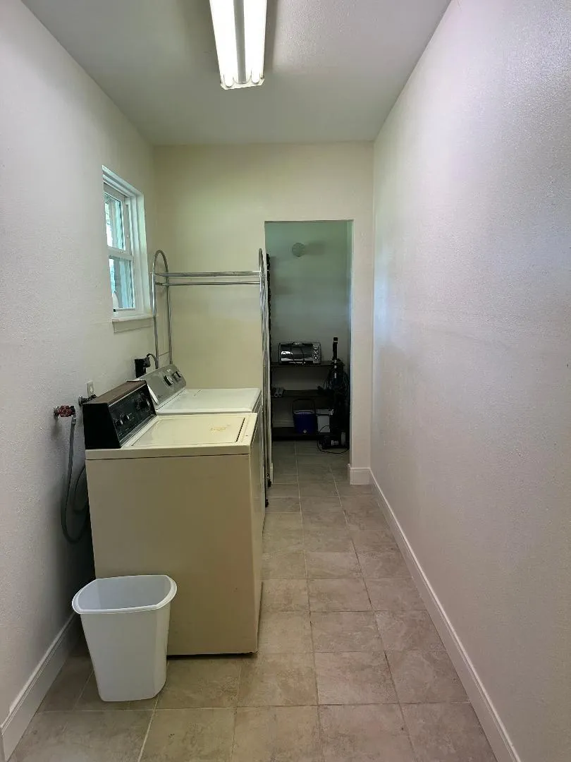 304 Edgewater Drive Clute, TX 77531
