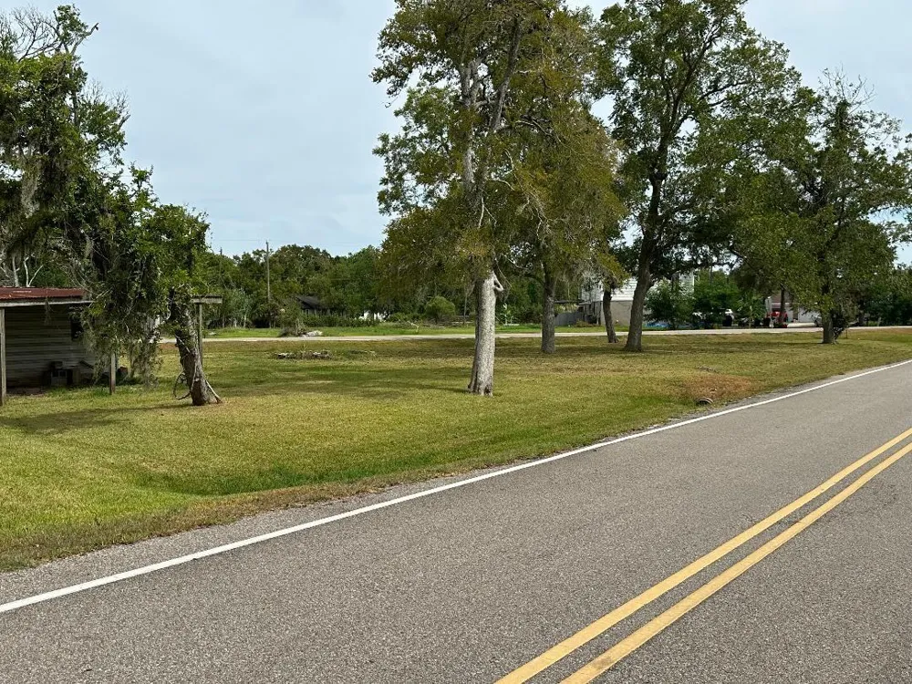 304 Edgewater Drive Clute, TX 77531