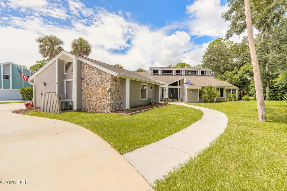 568 Pelican Bay Drive Daytona Beach, FL 32119