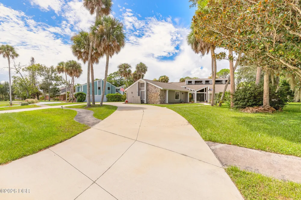 568 Pelican Bay Drive Daytona Beach, FL 32119