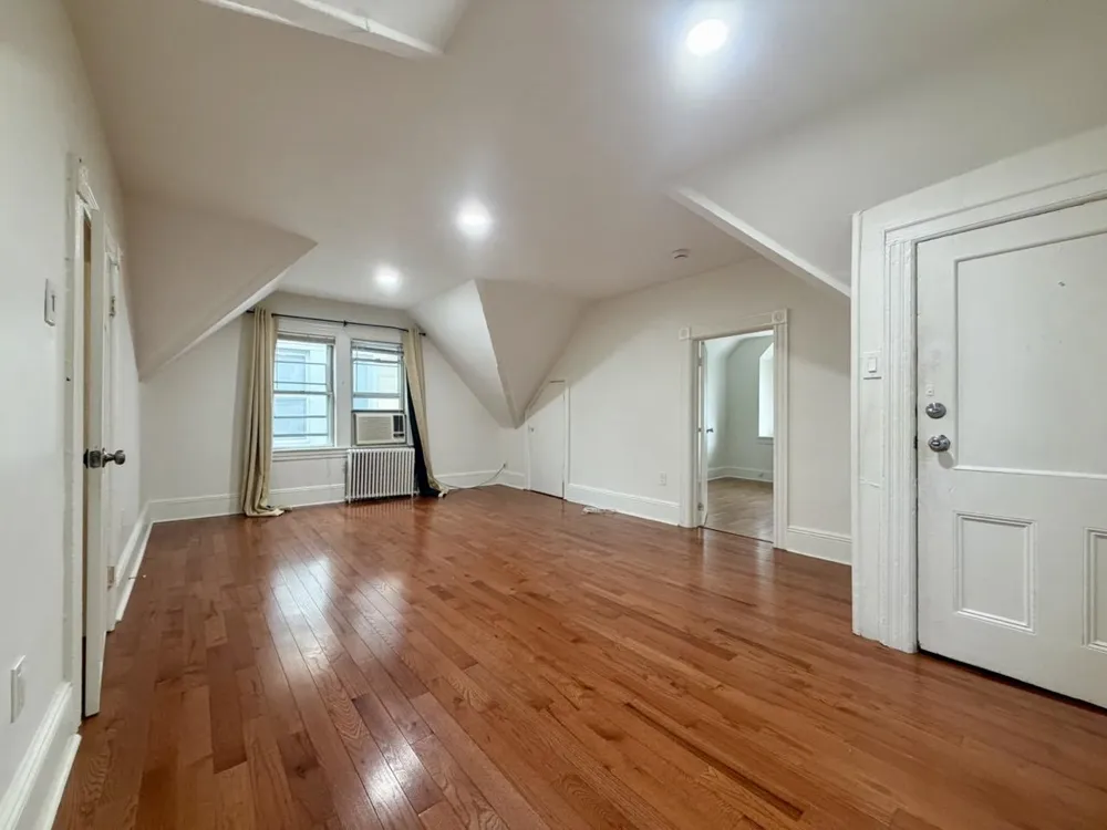 14 E 42ND ST Bayonne, NJ 07002