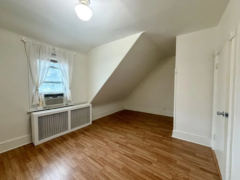 14 E 42ND ST Bayonne, NJ 07002