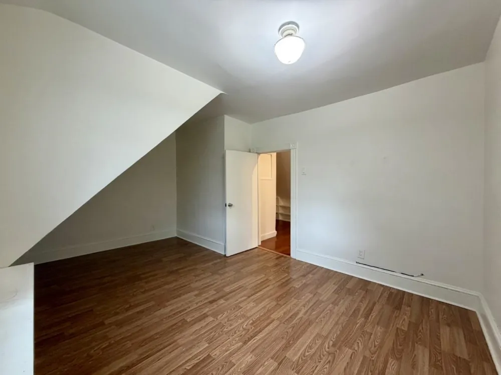 14 E 42ND ST Bayonne, NJ 07002