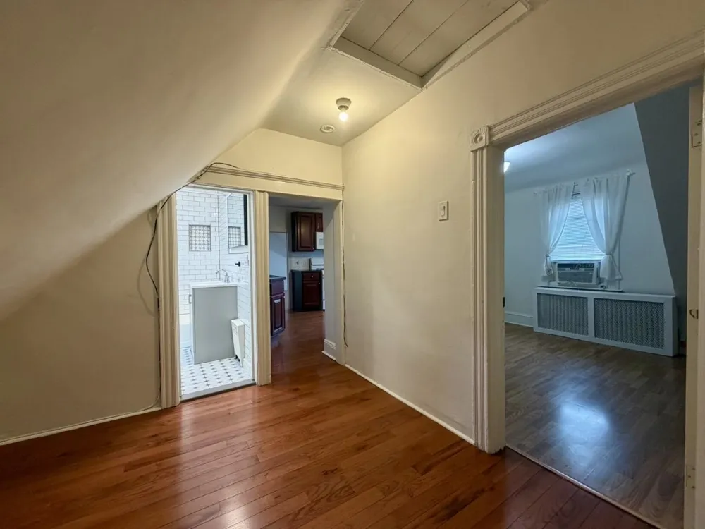 14 E 42ND ST Bayonne, NJ 07002