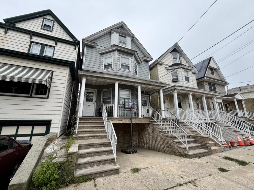 14 E 42ND ST Bayonne, NJ 07002