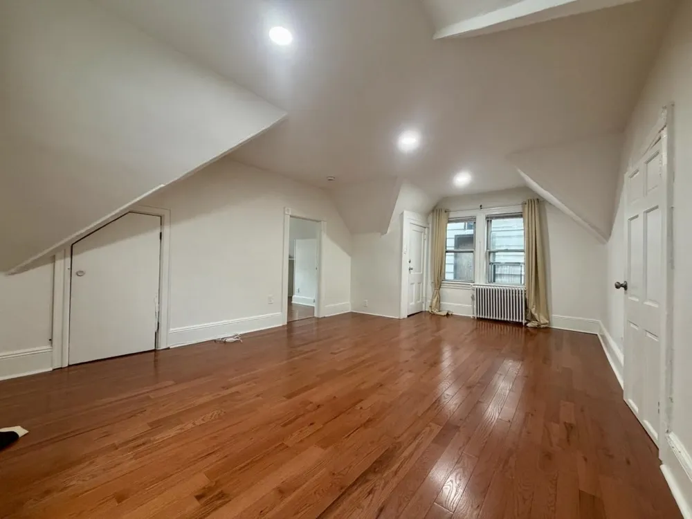 14 E 42ND ST Bayonne, NJ 07002