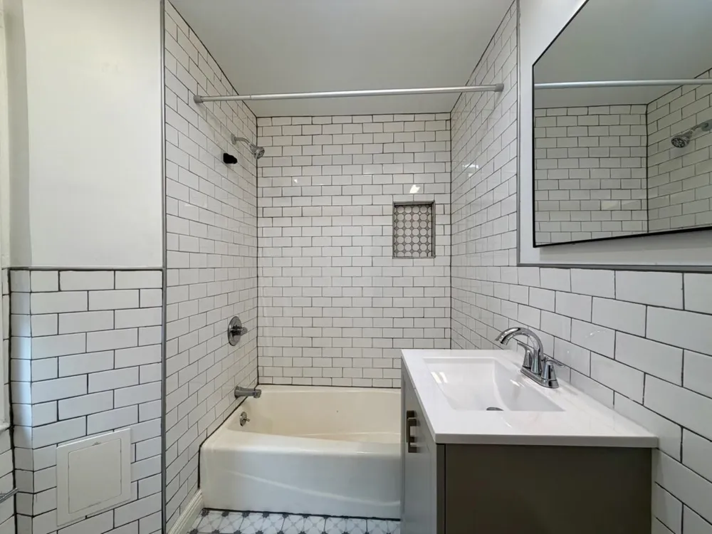 14 E 42ND ST Bayonne, NJ 07002