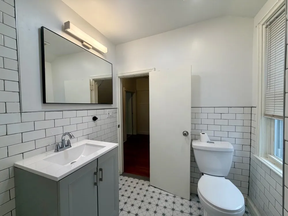 14 E 42ND ST Bayonne, NJ 07002