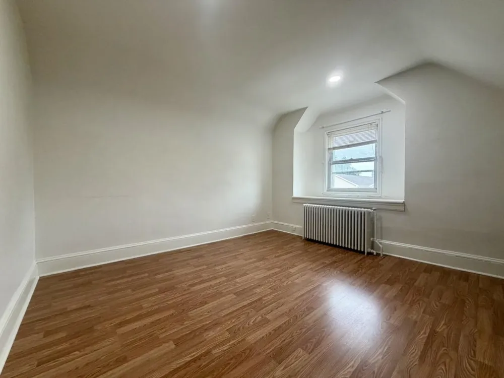 14 E 42ND ST Bayonne, NJ 07002