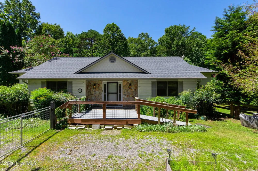 11 Turkey Trail Warne, NC 28909