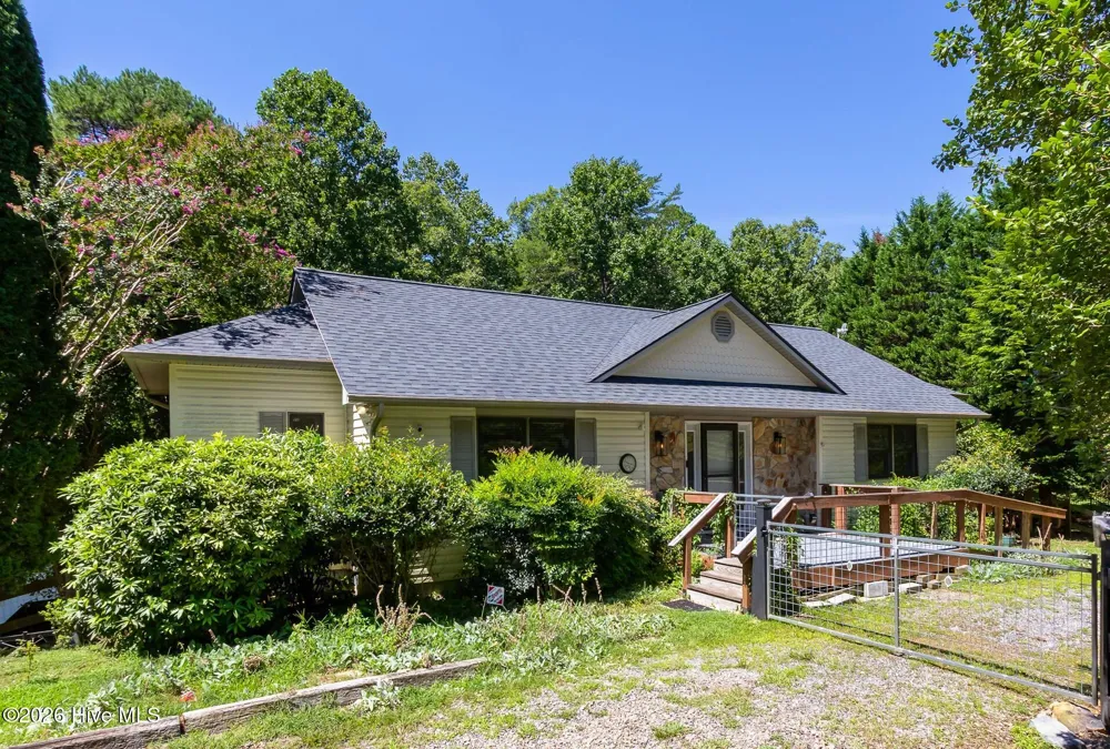 11 Turkey Trail Warne, NC 28909