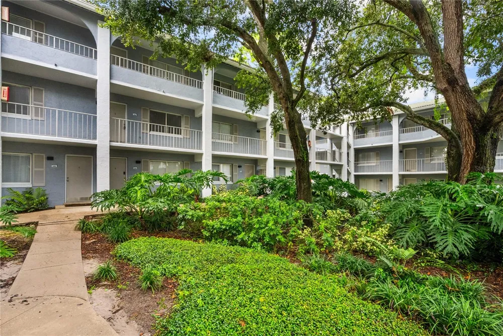109 OYSTER BAY CIRCLE #220 Altamonte Springs, FL 32701