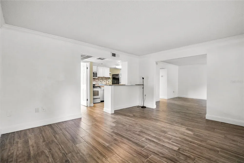 109 OYSTER BAY CIRCLE #220 Altamonte Springs, FL 32701