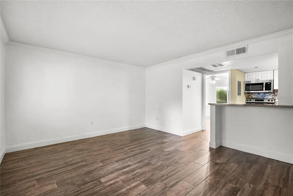 109 OYSTER BAY CIRCLE #220 Altamonte Springs, FL 32701