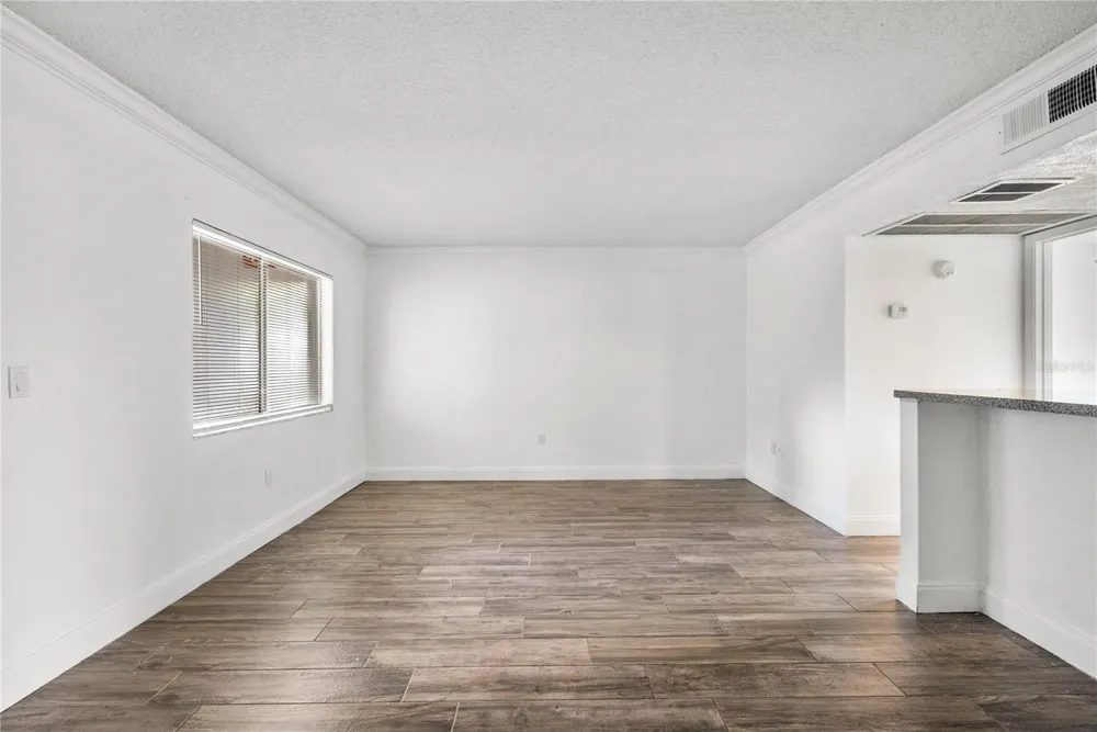 109 OYSTER BAY CIRCLE #220 Altamonte Springs, FL 32701