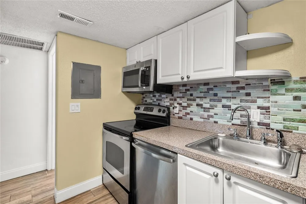 109 OYSTER BAY CIRCLE #220 Altamonte Springs, FL 32701