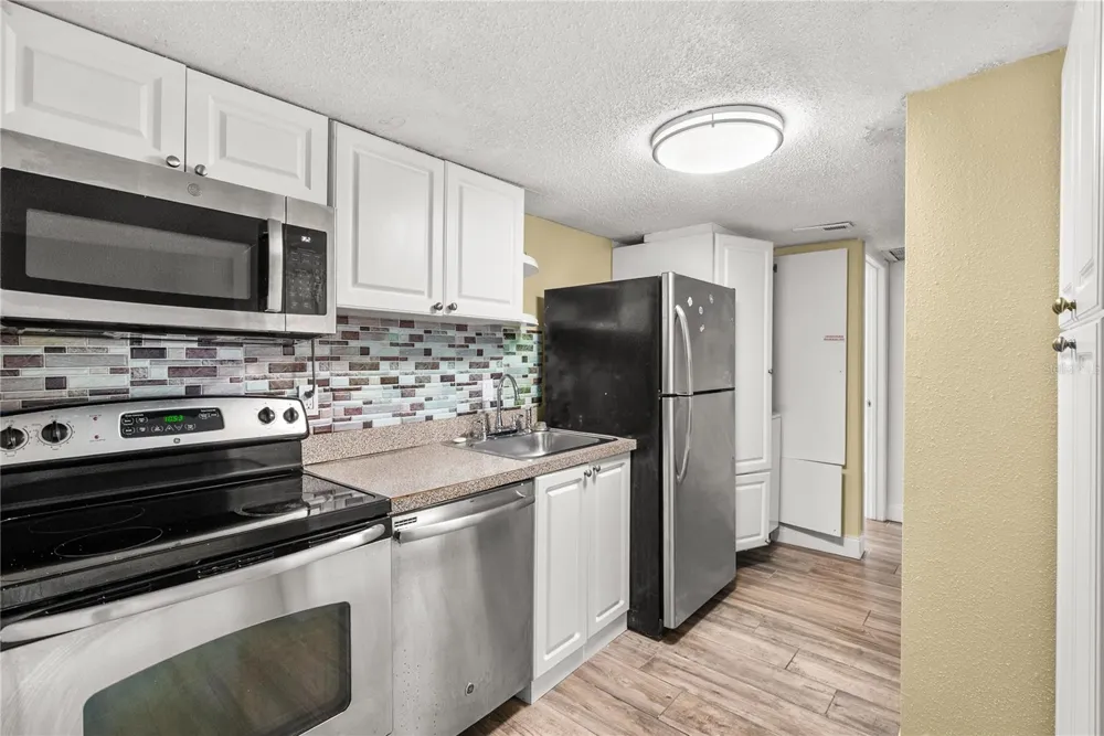 109 OYSTER BAY CIRCLE #220 Altamonte Springs, FL 32701