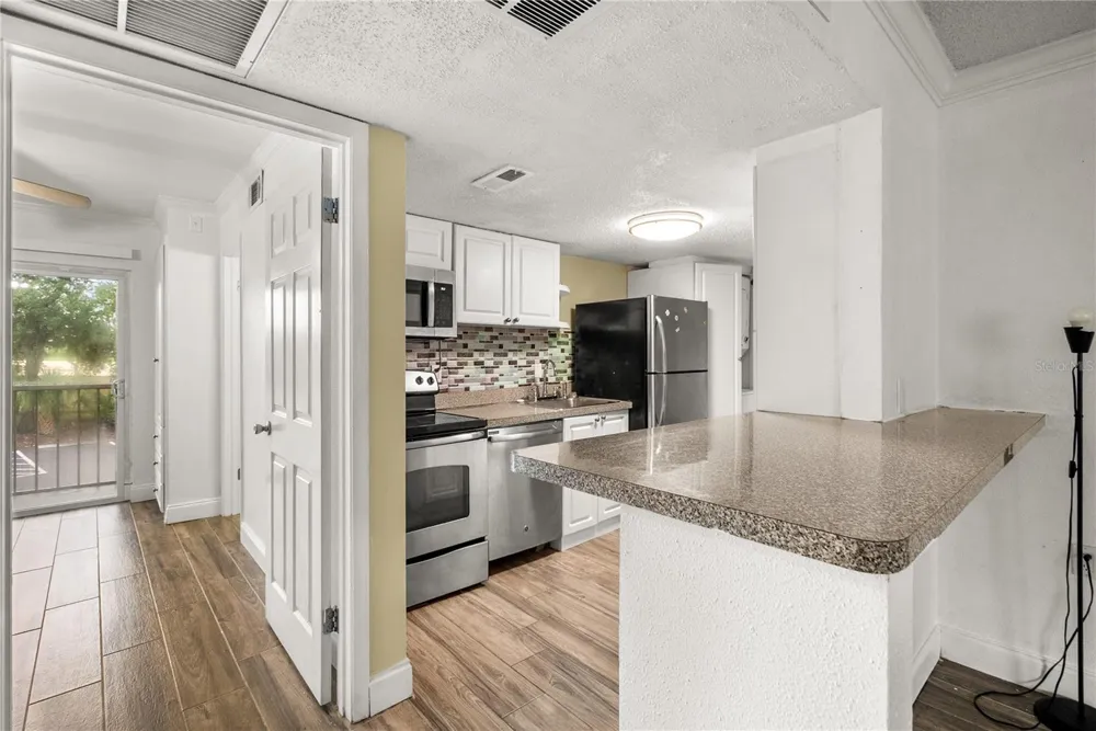 109 OYSTER BAY CIRCLE #220 Altamonte Springs, FL 32701