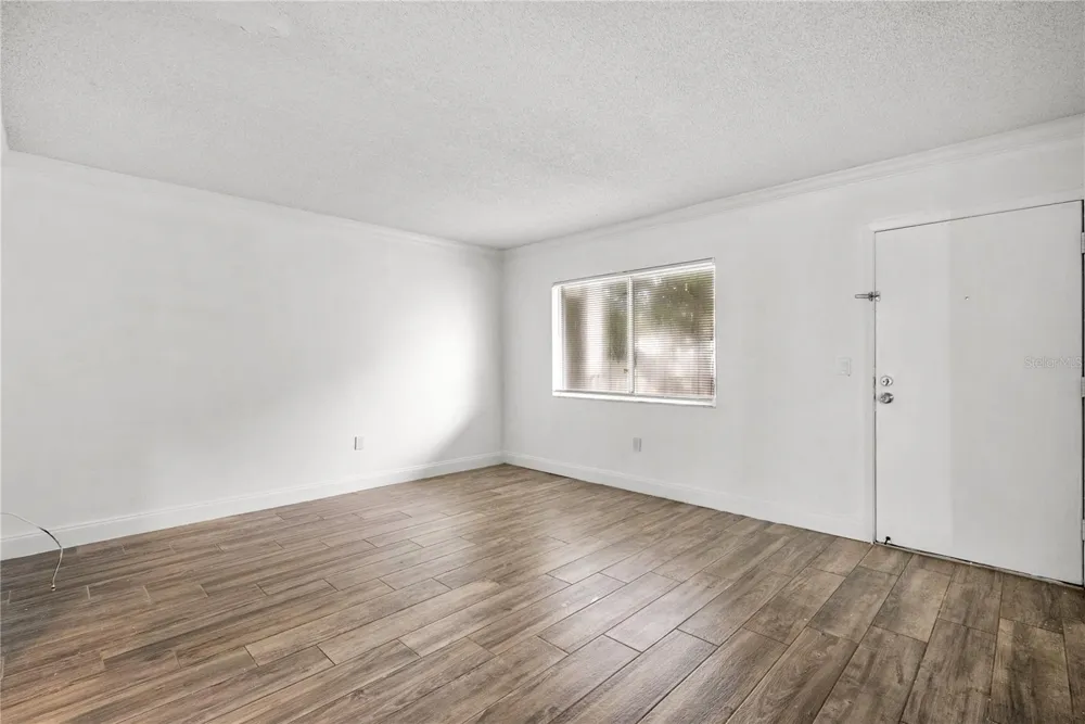 109 OYSTER BAY CIRCLE #220 Altamonte Springs, FL 32701