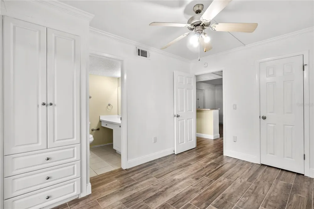 109 OYSTER BAY CIRCLE #220 Altamonte Springs, FL 32701