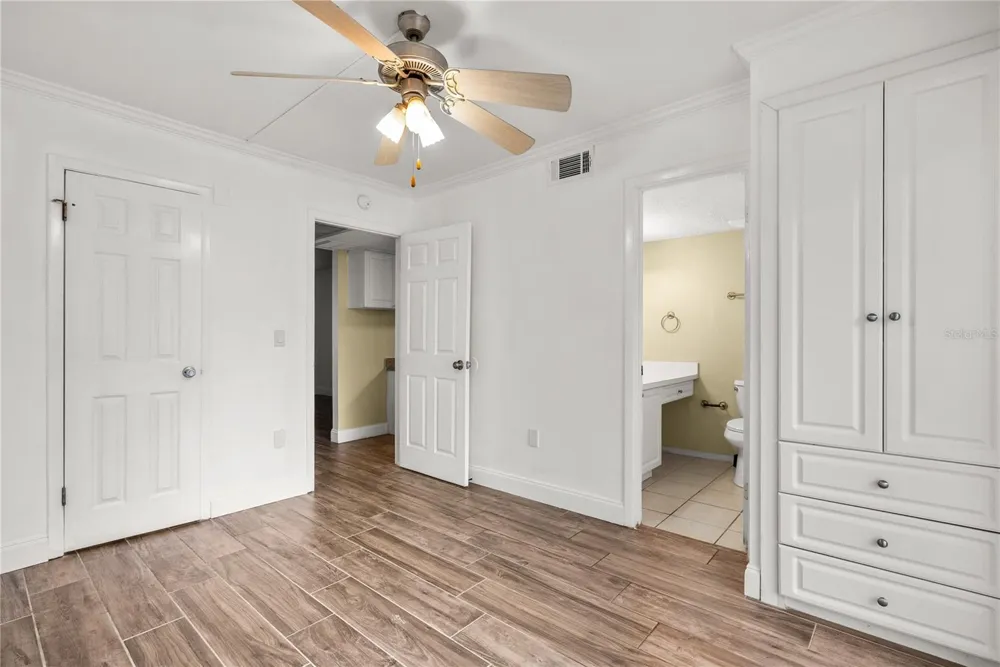 109 OYSTER BAY CIRCLE #220 Altamonte Springs, FL 32701