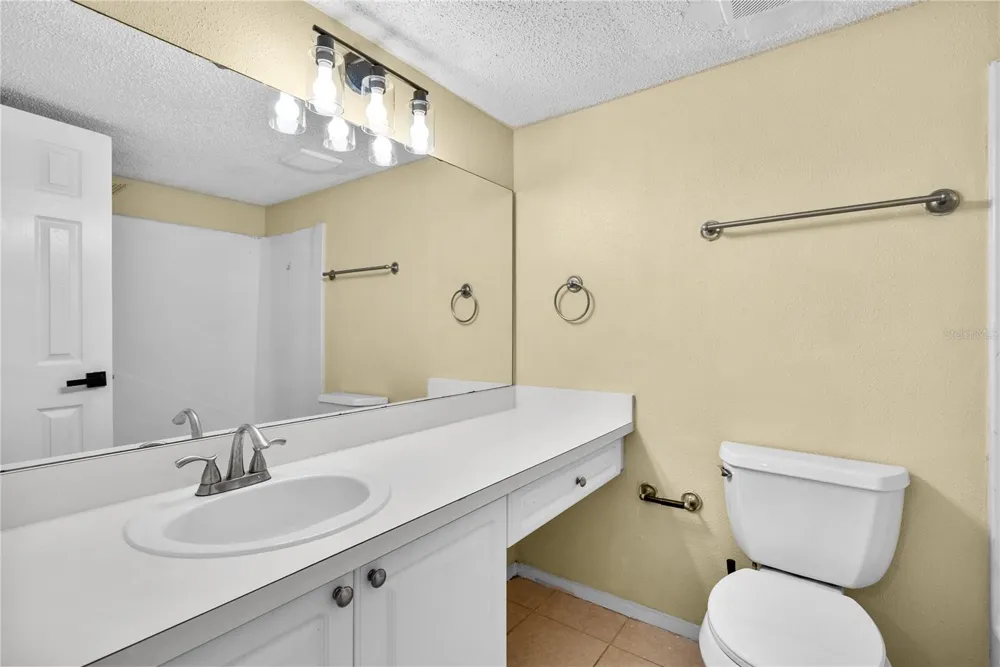 109 OYSTER BAY CIRCLE #220 Altamonte Springs, FL 32701